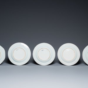 An impressive collection of 25 Chinese blue and white 'landscape' plates, Qianlong — photo 11