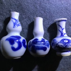 An impressive collection of 66 Chinese blue and white miniature vases, Kangxi — 照片 15