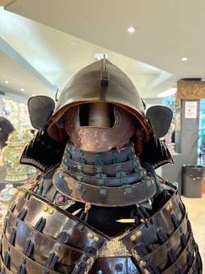 An impressive Japanese samurai armor, Edo, 18th C. — photo 5