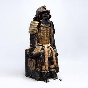 An impressive Japanese samurai armor, the helmet signed Saotome Iyenari 早乙女家成, Edo, 17/18th C. — photo 2
