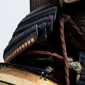 An impressive Japanese samurai armor, the helmet signed Saotome Iyenari 早乙女家成, Edo, 17/18th C. — photo 10