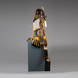 An impressive Japanese Samurai Gusoku armor, Momoyama and Edo period, late 16th / early 17th C. — 照片 3
