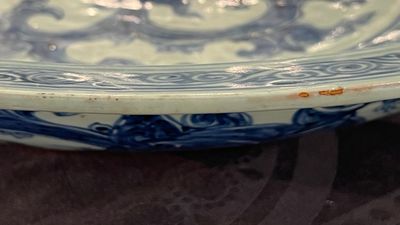 An impressive large Chinese blue and white 'dragon' dish, Ming, 2nd half 15th C. — 照片 4