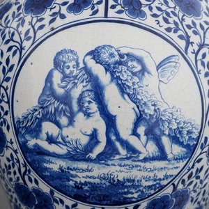 An impressive pair of blue and white Brussels faience covered vases, signed and dated 1861 — 照片 10