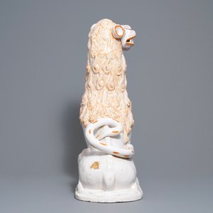 An impressive pair of large Portuguese faience models of lions, 18th C. — photo 5