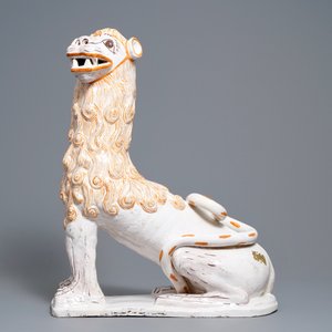 An impressive pair of large Portuguese faience models of lions, 18th C. — photo 8