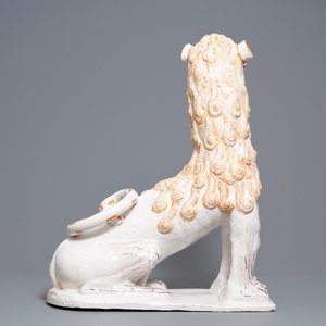 An impressive pair of large Portuguese faience models of lions, 18th C. — photo 9