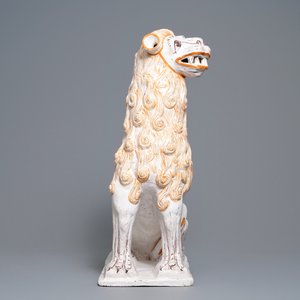 An impressive pair of large Portuguese faience models of lions, 18th C. — photo 10