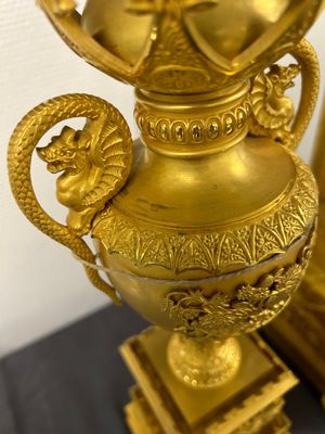 An impressive three-piece gilt bronze chinoiserie clock garniture, France, 19th C. — photo 2
