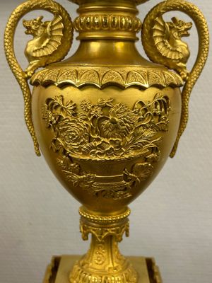 An impressive three-piece gilt bronze chinoiserie clock garniture, France, 19th C. — photo 22