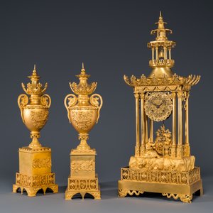 An impressive three-piece gilt bronze chinoiserie clock garniture, France, 19th C. — photo 7