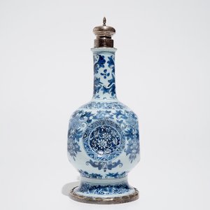 An indented Dutch Delft blue and white silver-mounted vase, Samuel van Eenhoorn, 1678 - 1686 — photo 1