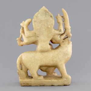 An Indian carved alabaster group of the goddess Durga on her lion "Vahana", 19th C. — foto 3