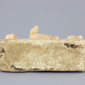 An Indian carved alabaster group of the goddess Durga on her lion "Vahana", 19th C. — foto 5