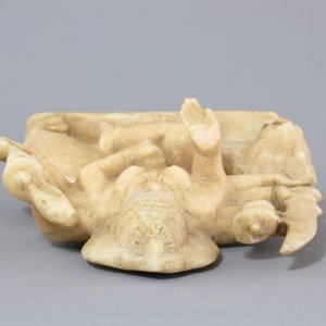 An Indian carved alabaster group of the goddess Durga on her lion "Vahana", 19th C. — foto 6
