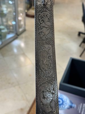 An Indo-Persian steel ceremonial bow or 'arc en acier' with silver koftgari inlay, 18/19th C. — 照片 4