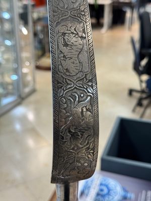 An Indo-Persian steel ceremonial bow or 'arc en acier' with silver koftgari inlay, 18/19th C. — 照片 5