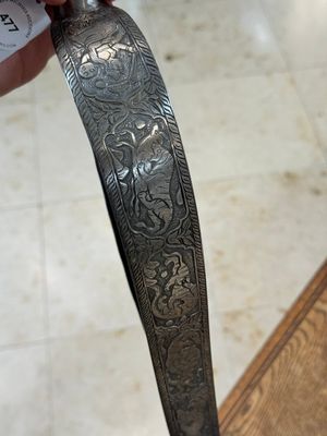 An Indo-Persian steel ceremonial bow or 'arc en acier' with silver koftgari inlay, 18/19th C. — 照片 7
