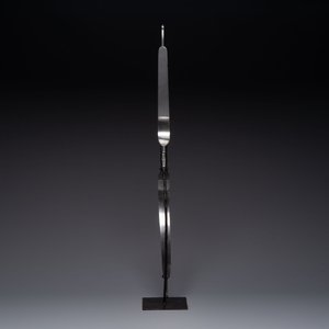An Indo-Persian steel ceremonial bow or 'arc en acier' with silver koftgari inlay, 18/19th C. — 照片 4