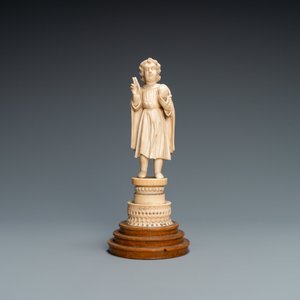 An Indo-Portuguese ivory figure of the Christ Child blessing, probably Goa, 17th C. — photo 2