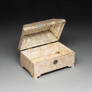 An Indo-Portuguese mother-of-pearl casket, Gujarat, 18th C. — photo 2