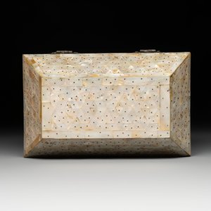 An Indo-Portuguese mother-of-pearl casket, Gujarat, 18th C. — photo 7