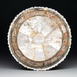 An Indo-Portuguese mother-of-pearl dish, Gujarat, 17/18th C. — photo 2