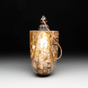 An Indo-Portuguese mother-of-pearl powder horn, Gujarat, 18th C. — foto 2
