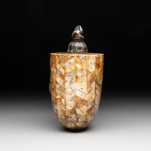 An Indo-Portuguese mother-of-pearl powder horn, Gujarat, 18th C. — foto 4