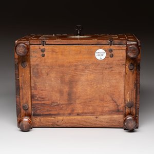 An Indo-Portuguese rosewood table cabinet, Gujarat or Sindh, 17th C. — 照片 11