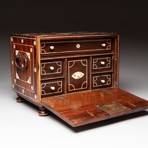 An Indo-Portuguese rosewood table cabinet, Gujarat or Sindh, 17th C. — 照片 2