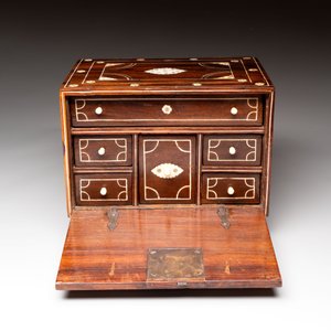 An Indo-Portuguese rosewood table cabinet, Gujarat or Sindh, 17th C. — 照片 5