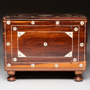 An Indo-Portuguese rosewood table cabinet, Gujarat or Sindh, 17th C. — 照片 8
