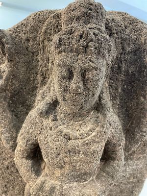 An Indonesian lavastone stele depicting goddess Durga, Central Java, 10/11th C. — photo 5