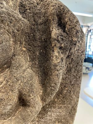 An Indonesian lavastone stele depicting goddess Durga, Central Java, 10/11th C. — photo 7