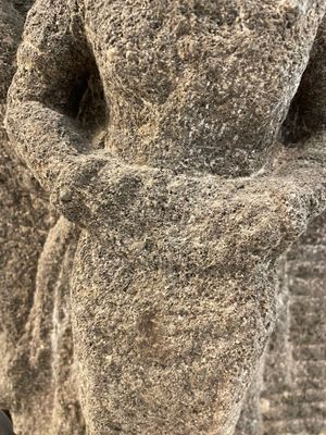 An Indonesian lavastone stele depicting goddess Durga, Central Java, 10/11th C. — photo 8