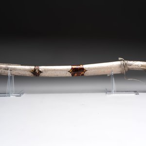 An Indonesian 'pedang palembang' sword with a silver-alloy-mounted and tortoiseshell-veneered scabbard, Sumatra, 19th C. — 照片 4
