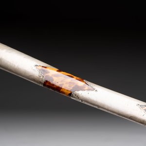 An Indonesian 'pedang palembang' sword with a silver-alloy-mounted and tortoiseshell-veneered scabbard, Sumatra, 19th C. — 照片 8