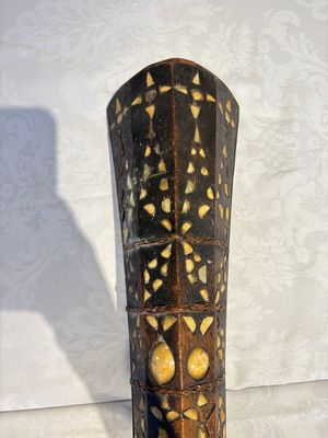 An Indonesian Salawaku shield, Halmahera, Maluku Islands, 19th C. — 照片 2