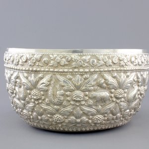 An Indonesian yogya silver bowl, 19th C. — foto 3