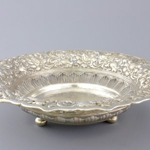 An Indonesian yogya silver open-worked serving dish, 19th C. — photo 3