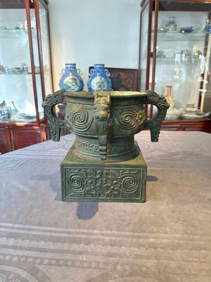 An inscribed Chinese archaistic bronze food vessel, 'gui 簋', Ming — photo 1