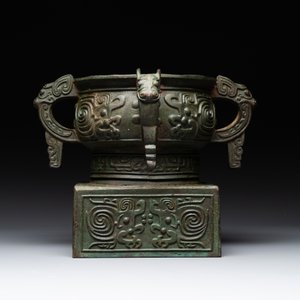 An inscribed Chinese archaistic bronze food vessel, 'gui 簋', Ming — photo 3