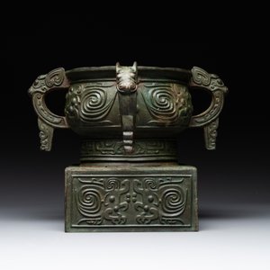An inscribed Chinese archaistic bronze food vessel, 'gui 簋', Ming — photo 4