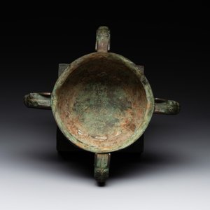An inscribed Chinese archaistic bronze food vessel, 'gui 簋', Ming — photo 6