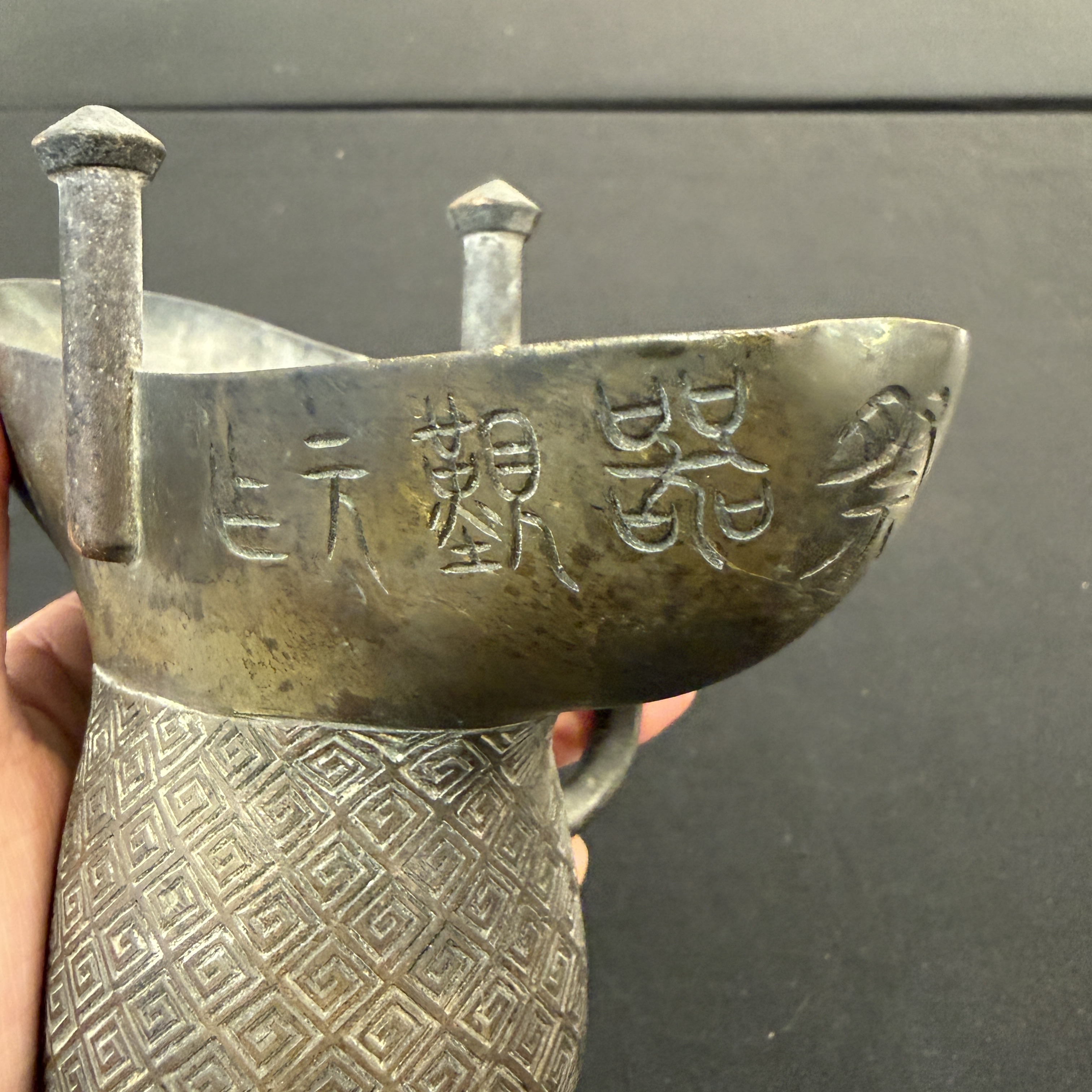 An inscribed Chinese archaistic bronze ritual wine vessel, Jue — photo 18