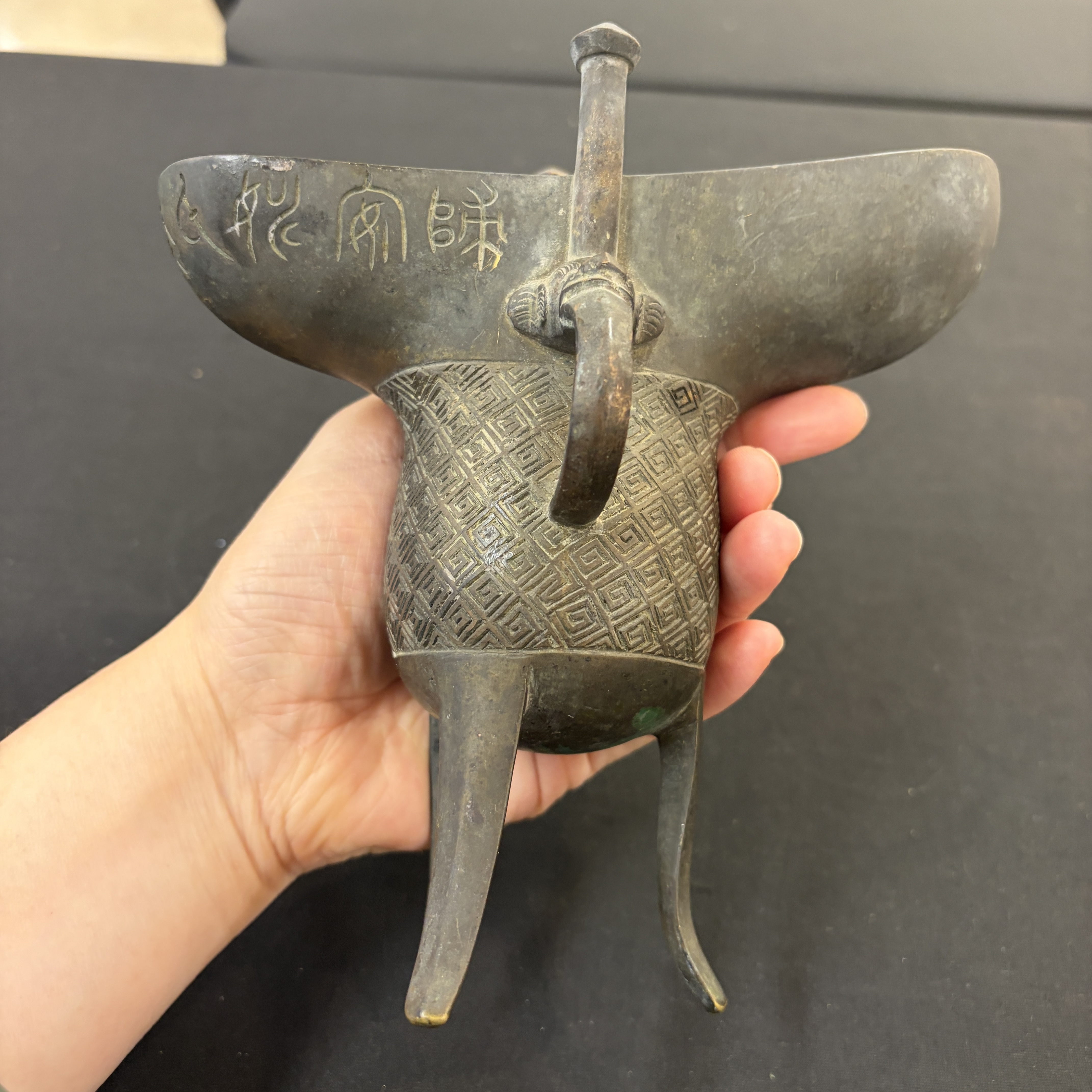 An inscribed Chinese archaistic bronze ritual wine vessel, Jue — photo 19