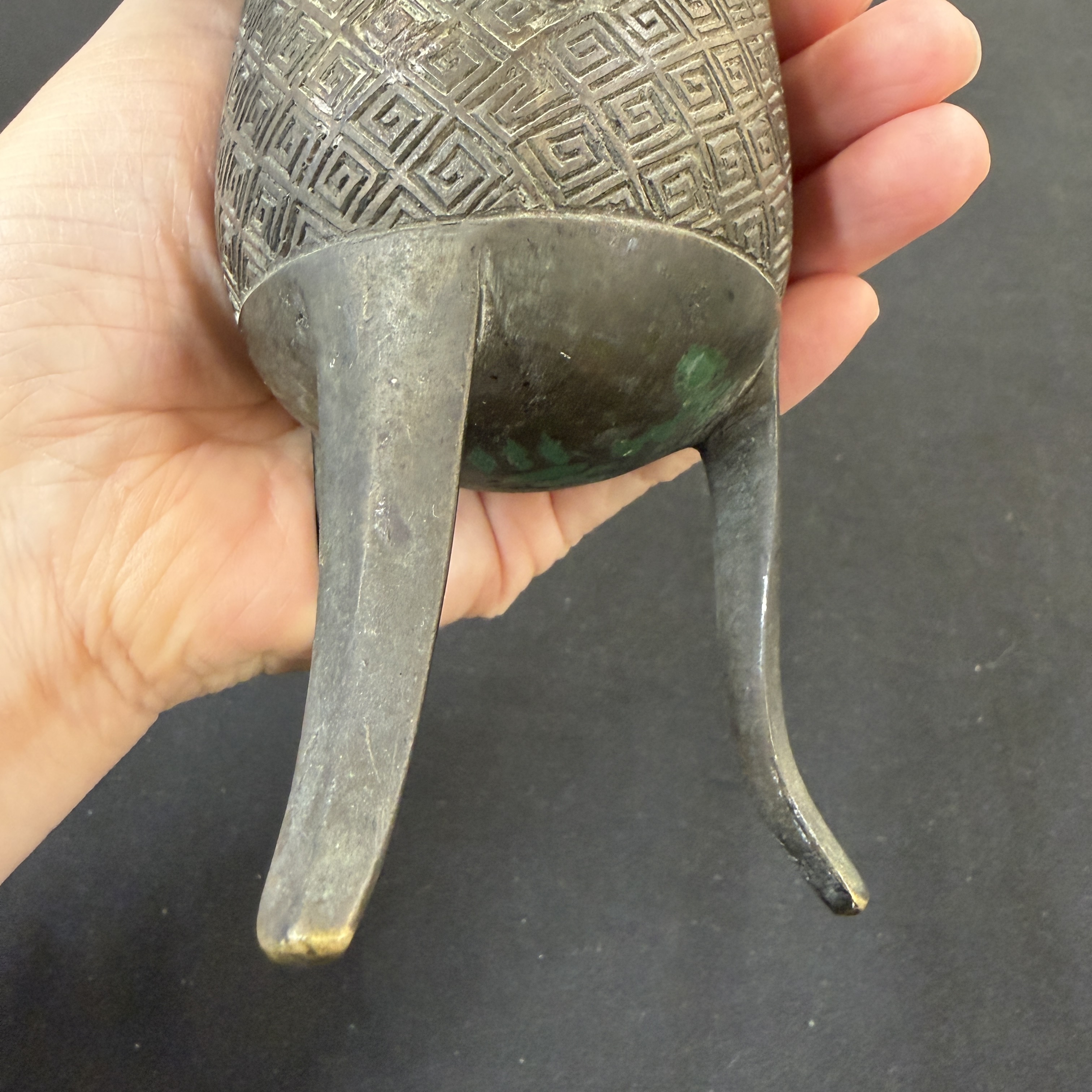 An inscribed Chinese archaistic bronze ritual wine vessel, Jue — photo 24