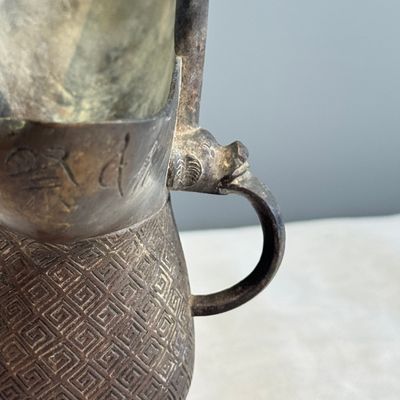 An inscribed Chinese archaistic bronze ritual wine vessel, Jue — photo 3