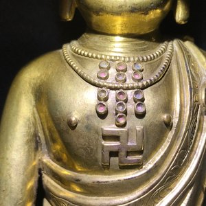 An inscribed Chinese gilt bronze figure of Buddha standing, Qianlong — 照片 11